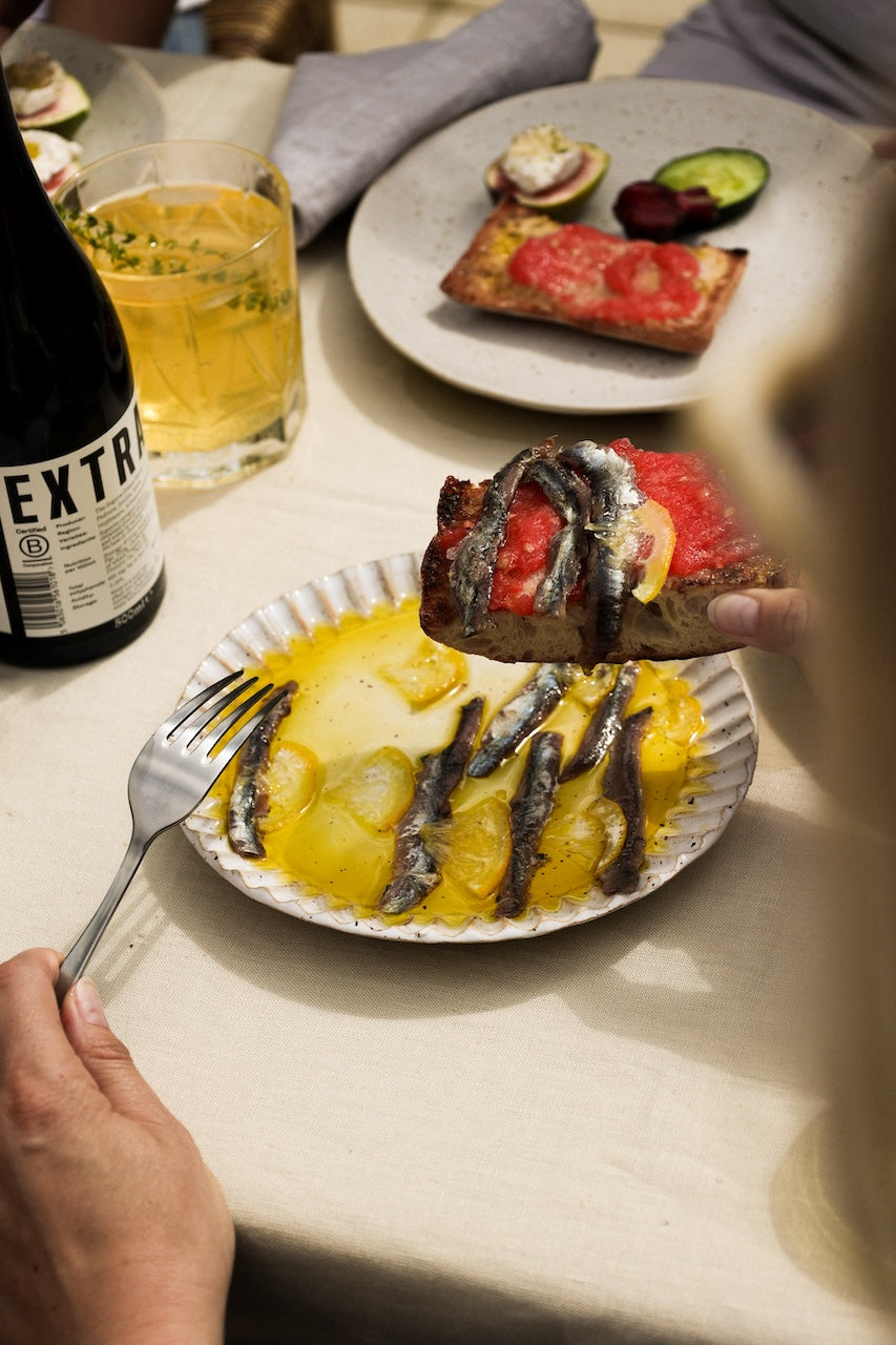 Pan con tomate with anchovies